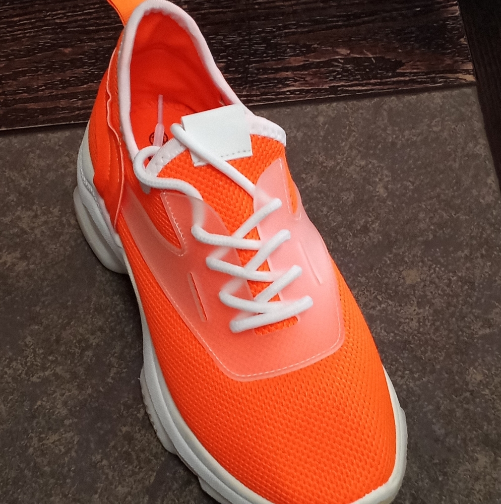 tennis shoes different color and measures